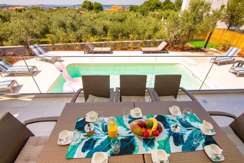 Villa With Pool and Sea View in Fazana - Horizont