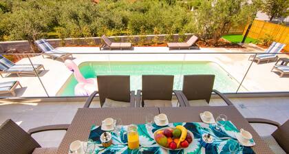 Villa With Pool and Sea View in Fazana - Horizont