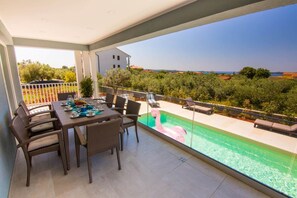 Villa | Dining - Villa With Pool and Sea View in Fazana - Horizont (Fazana)