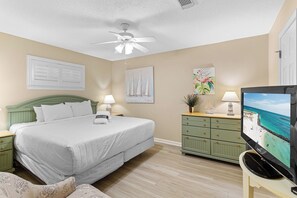 1 bedroom, Internet, bed sheets - Coral Reef Club 20 - Gulf Front, Destin, Community Pool! (Destin)