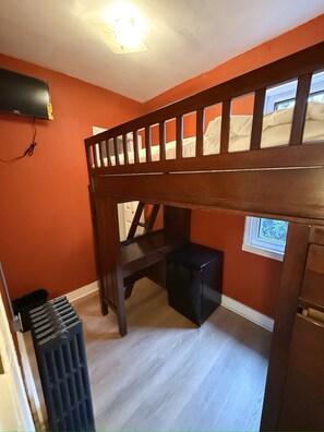 Economy-Zweibettzimmer | Hochwertige Bettwaren, kostenloses WLAN, Bettwäsche