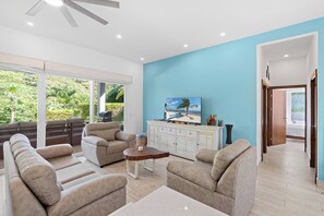 Living room - Luxurious Home with Bright, Modern Design and Private Infinity Pool in High-End Community (Cabo Velas)