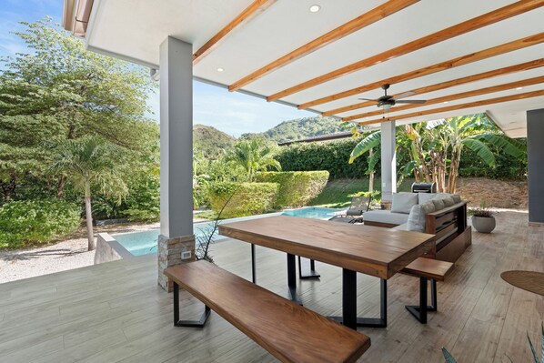 House, Garden View | Dining room