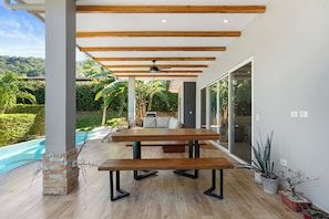Maison, vue jardin | Salle à manger