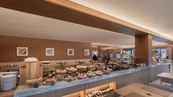 Free daily buffet breakfast
