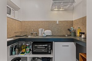 Mikrovågsugn, ugn, spishäll och kaffe- och tebryggare
