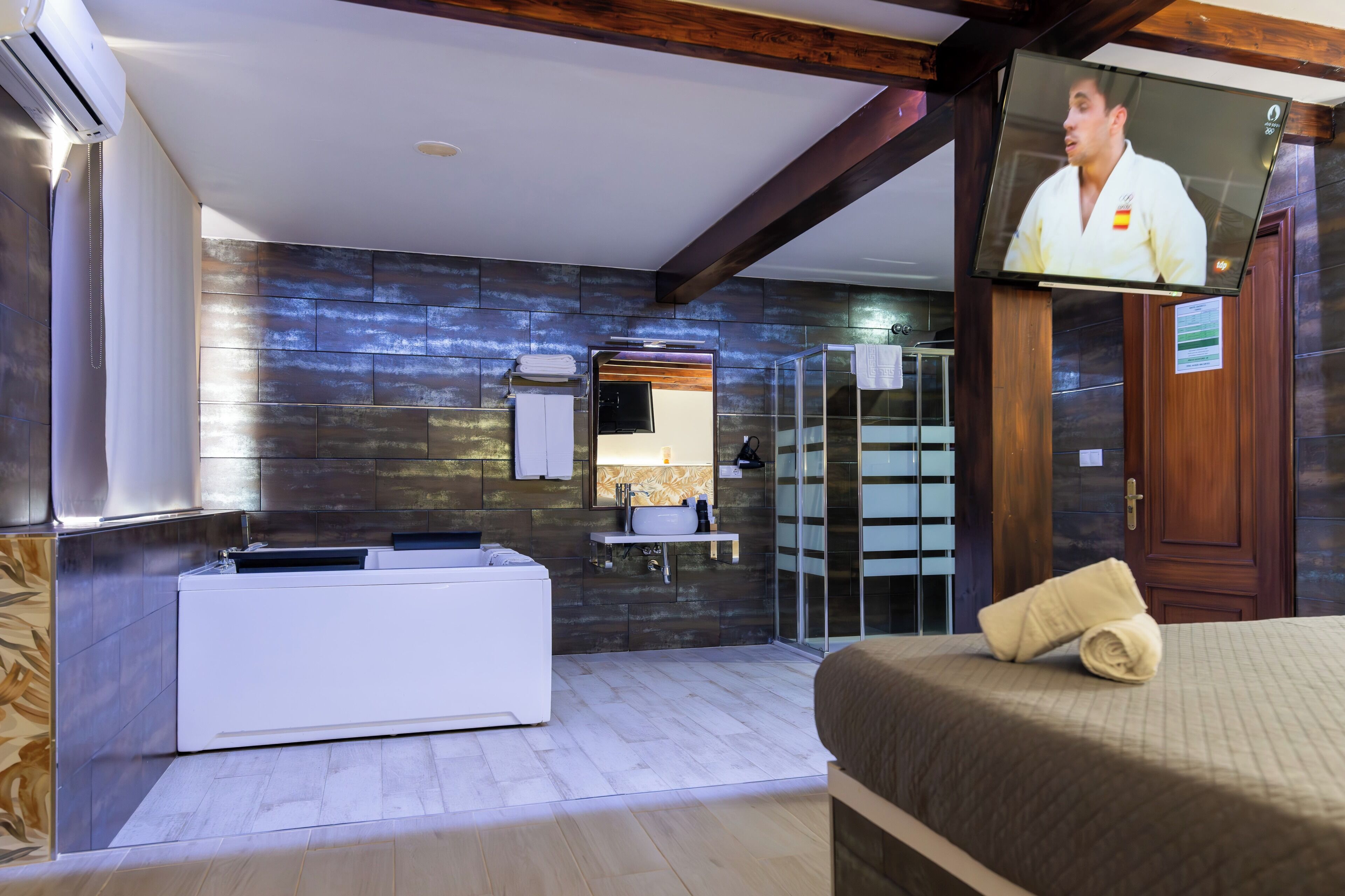 Quarto casal conforto, banheira de imersão | Wi-Fi de cortesia