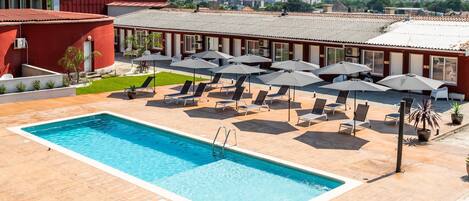 Quarto casal, varanda, vista para a piscina | Terraço/pátio