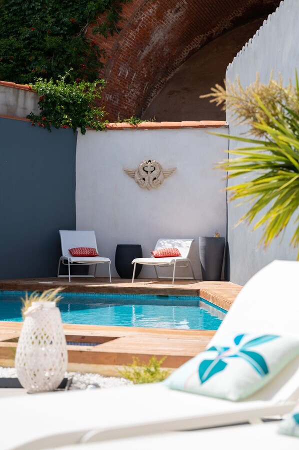 Seasonal outdoor pool