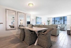 Dining - Beachfront Bliss on Sanibel. Steps to the Sand, Fully Renovated, Dog-Friendly (Sanibel)