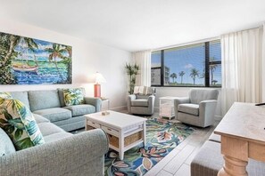 Smart TV - Beachfront Bliss on Sanibel. Steps to the Sand, Fully Renovated, Dog-Friendly (Sanibel)