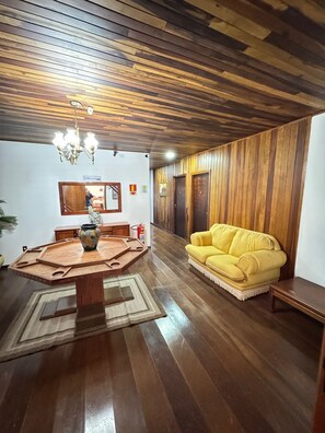 Living area - Pousada Pinheiro Real (Campos do Jordao)