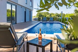 Villa | Pool | Indoor pool, outdoor pool