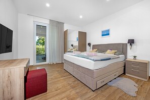 3 habitaciones y tabla de planchar con plancha 