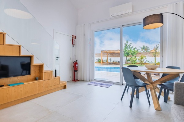 A minimalist studio with garden view.
#minimalism #comfort #outdoor #portugal #pt #marisol