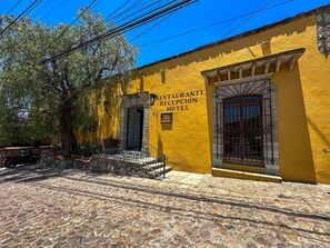 Front of property - Tierra Adentro Hotel Fashion Grill & Spa (Guanajuato)