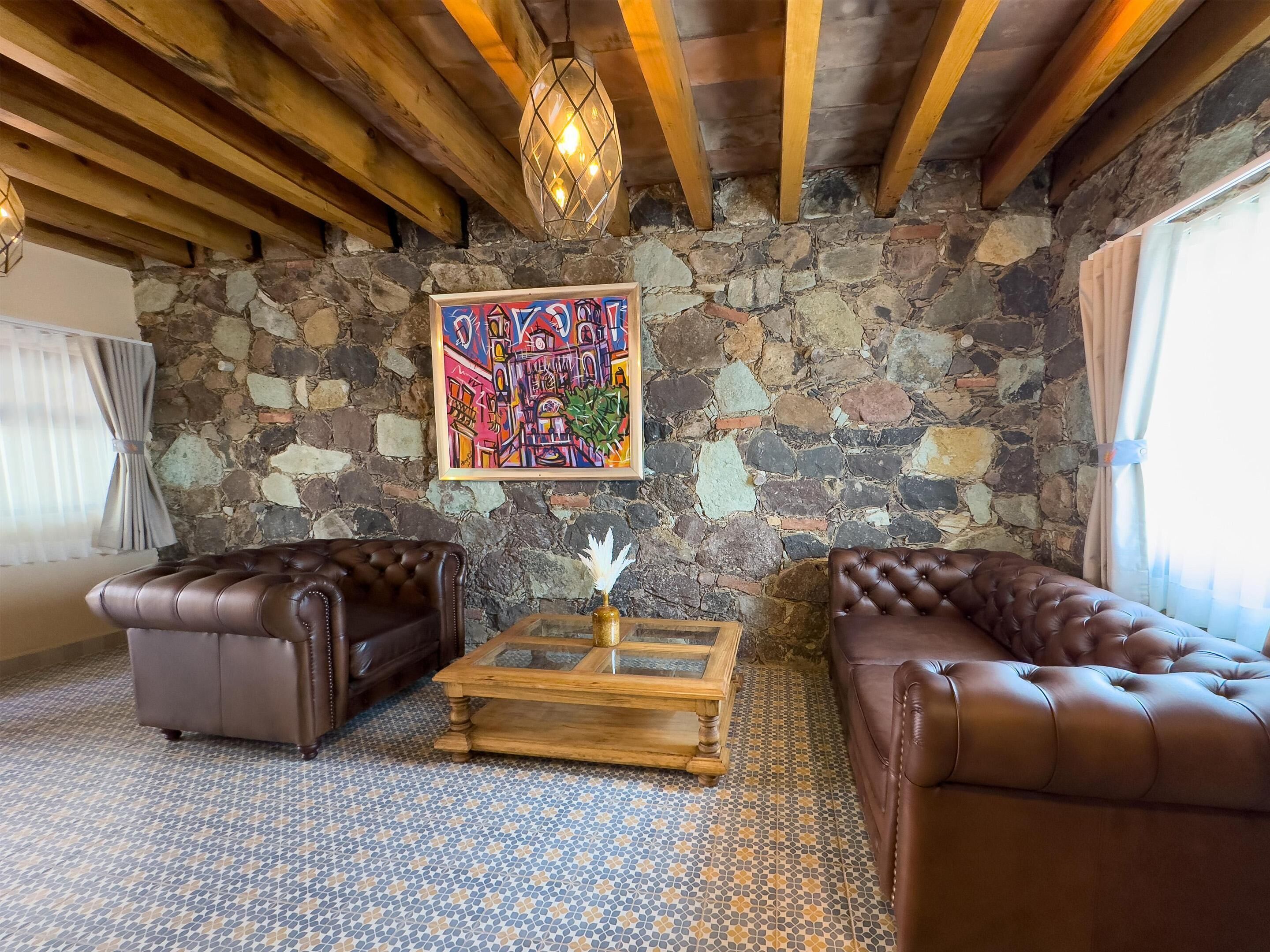 Habitación estándar, 2 camas matrimoniales | Área de sala de estar