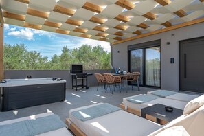 屋外ダイニングエリア