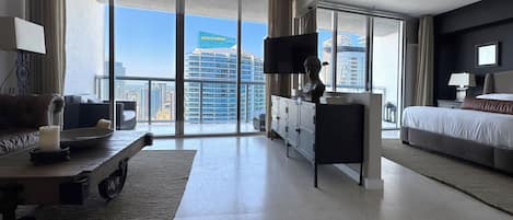 1 habitación, tabla de planchar con plancha, wifi y ropa de cama