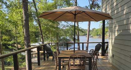 New Vacation Rental on Lake Sinclair with boat dock and Kayaks