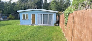 Exterior - Bali Hi Cliff Cottage-sleeps 2-hot Tub-5minbeach (Sheerness)