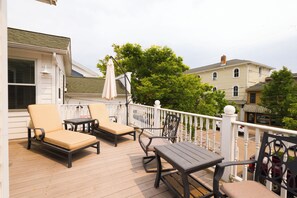 Terrace/patio - Spacious Loft, Newly Remodeled, and in Walking Distance to Everything! (Saugatuck)