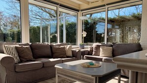 House | Living room - Bungalow Sint Maartenszee Near Sandy Beach (Sint Maartensvlotbrug)