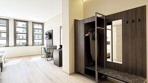 Comfort Triple Room | Desk, laptop workspace, blackout drapes, soundproofing - Treasury Hotel (Neuss)