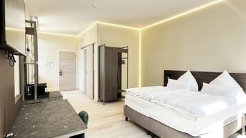 Comfort Double Room, 1 King Bed, Non Smoking | Desk, laptop workspace, blackout drapes, soundproofing