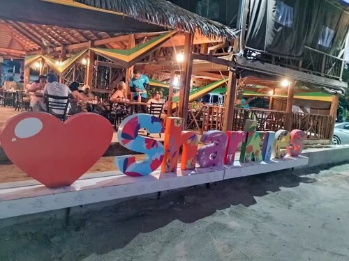 Luxury 1 Bdr Apt / Discovery Bay