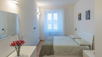 2 sovrum, skrivbord, strykjärn/strykbräda och wi-fi