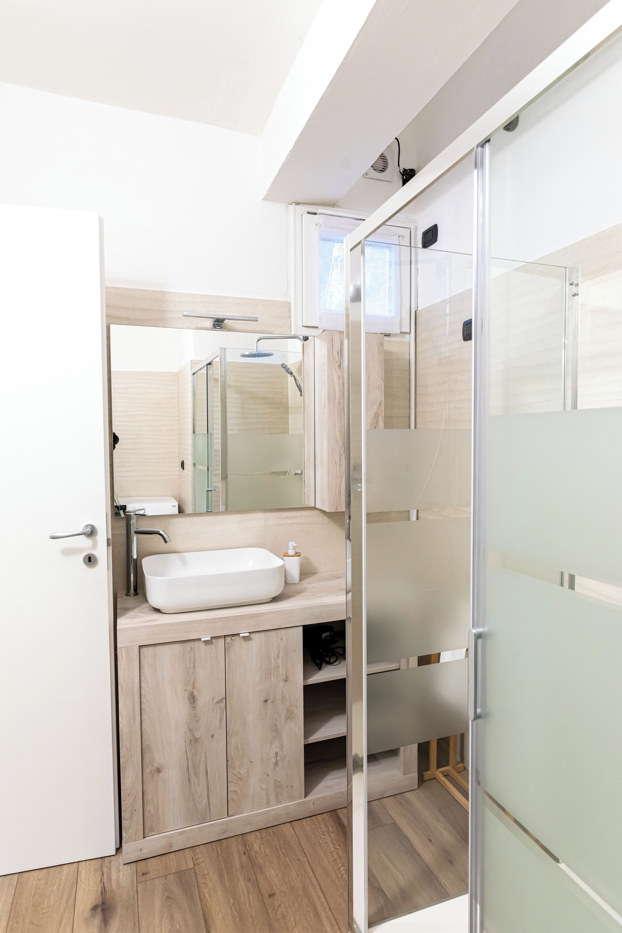 Doccia, set di cortesia gratuito, asciugacapelli, bidet