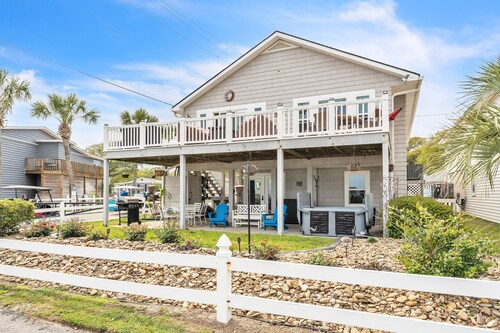 NEW! Coastal Camelot - Walk to Surfside Beach