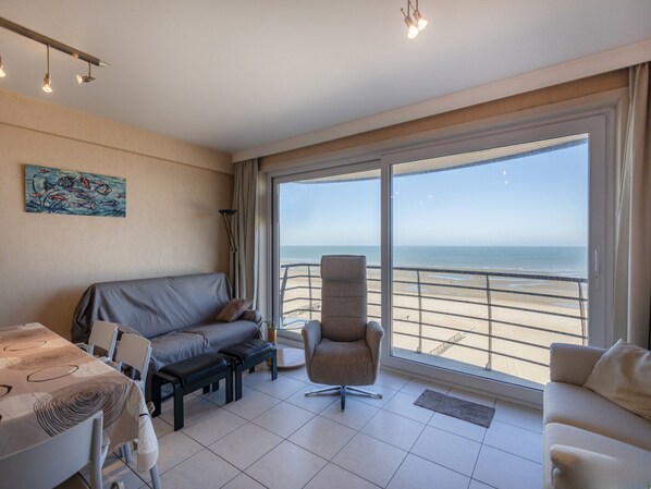 Living room - Central Seafront Apartment in Koksijde (Koksijde)