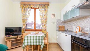 Private kitchen - Seaside Apartment in Fazana - Two Bedrooms (Fazana)