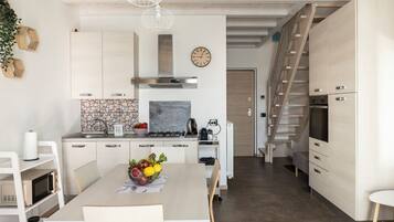 Frigorifero, microonde, forno, lavastoviglie