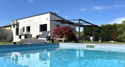 "Le Galinié "Chic'Art. A beautiful Atelier with swimming pool and large park