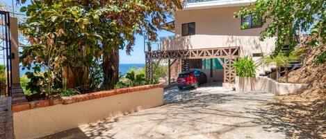 Entrada de la propiedad