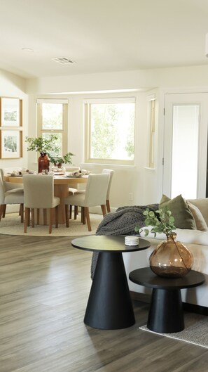 Dining - Resort Style Designer Home w/ Heated Pool (Las Vegas)