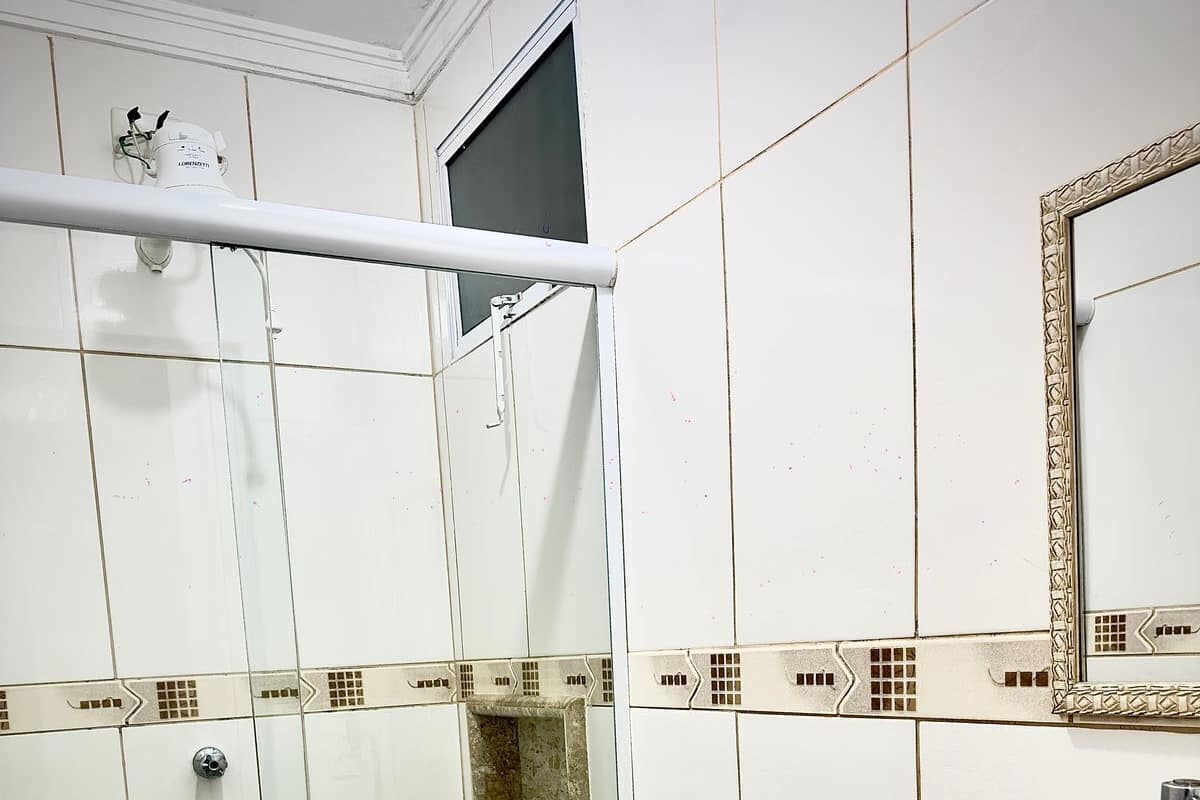 Suite Familiale | Salle de bain | Douche, serviettes fournies, savon, papier toilette