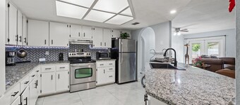 Charming 3-bedroom house with AC, WiFi in amazing New Port Richey