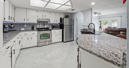 Charming 3-bedroom house with AC, WiFi in amazing New Port Richey