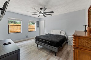 3 habitaciones, tabla de planchar con plancha, wifi y ropa de cama 