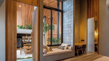 3 bedrooms, in-room safe, desk, free WiFi