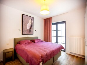 Casa | 6 quartos, individualmente mobiliados, ferros/tábuas de passar roupa