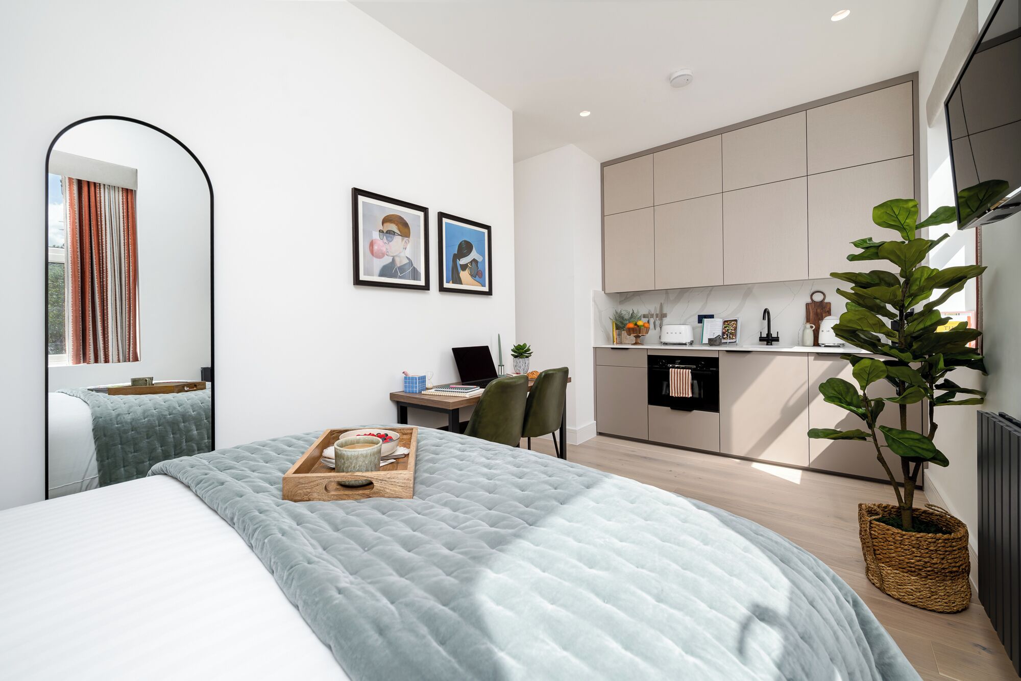 Classic Studio | In-room safe, iron/ironing board