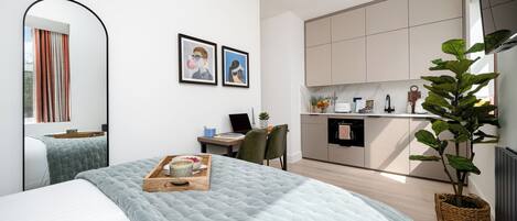 Classic Studio | In-room safe, iron/ironing board