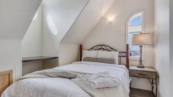 1 bedroom, desk, iron/ironing board, free WiFi