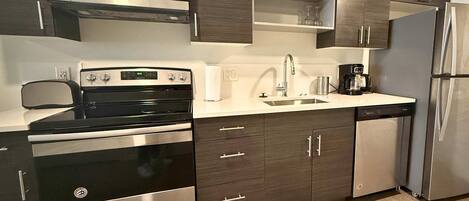 Fridge, microwave, stovetop, dishwasher