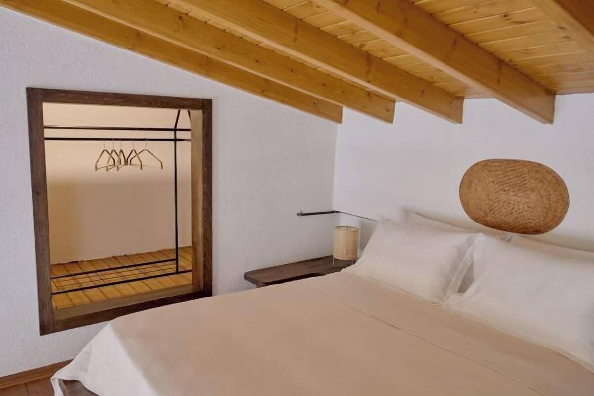 Desk, iron/ironing board, free WiFi, bed sheets